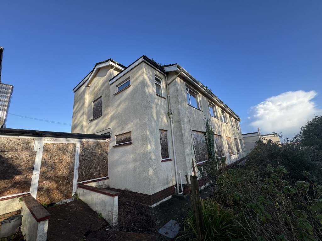 Lot: 48 - FORMER CARE HOME WITH DETACHED BUNGALOW SET IN TWO ACRES - ALL WITH POTENTIAL - Extension